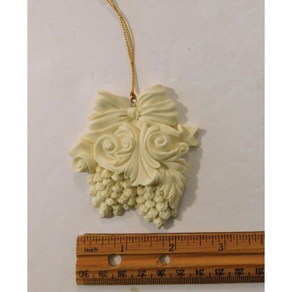 Pine Cone Christmas Tree Ornament Vintage 1997 Cream Holiday Decoration Gift - Picture 4 of 4